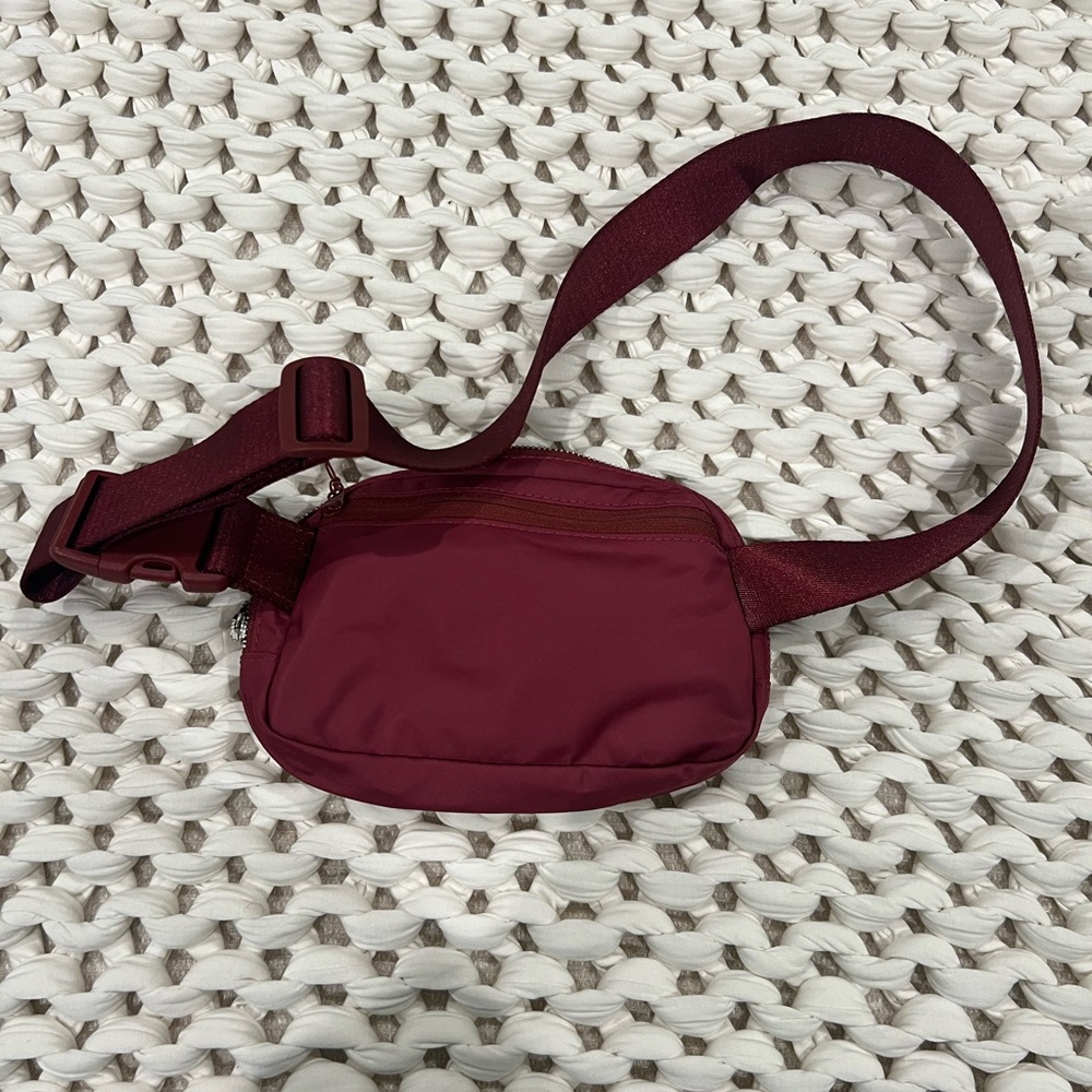 Lululemon Athletica Maroon Belt Bag - Picture 4 of 4